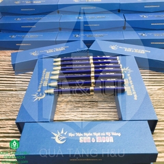 Quà Tặng Thầy Cô, Bút Ký Khắc Tên Kèm Hộp Giấy Sang Trong - khách hàng Sun&mon