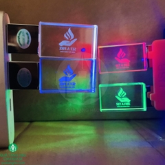 Set USB Pha Lê Quà Tặng Kèm Hộp Đựng Sang Trọng – Giải Pháp Quà Tặng Công Nghệ