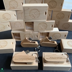 Usb Và Hộp Đựng Bằng Gỗ Khắc Logo - Quà Tặng Doanh Nghiệp Sang Trọng Và Độc Đáo