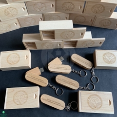 Usb Và Hộp Đựng Bằng Gỗ Khắc Logo - Quà Tặng Doanh Nghiệp Sang Trọng Và Độc Đáo