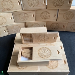 Usb Và Hộp Đựng Bằng Gỗ Khắc Logo - Quà Tặng Doanh Nghiệp Sang Trọng Và Độc Đáo