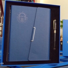 GIftset Sổ Tay Bìa Còng Và Bút Ký Kim Loại Màu Xanh Dương
