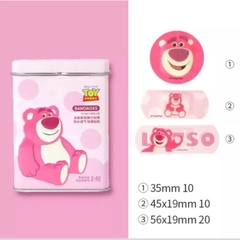 Băng gâu Hình Gấu Dâu Băng Keo Cá Nhân Dễ Thương Hình Gấu Lotso Hộp 40 Miếng Với 3 Kích thước Khác Nhau