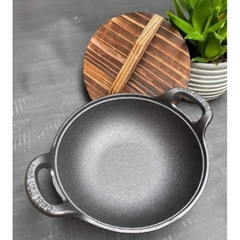 Nồi Gang Nắp Gỗ Size 20cm Chảo Gang Sâu Lòng Chống Dính Dùng Đễ Kho Thịt Kho Cá Chiên Xào Nấu Nướng