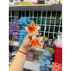 Kẹp Tóc Hoa Sứ 8cm Nhiều Màu Sắc Thích Hợp Đễ Đi Biển