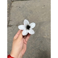 Kẹp Tóc Hoa Sứ 8cm Dành Cho Bạn Gái Thích Hợp Đễ Đi Biển Tặng Quà