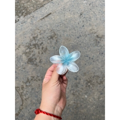 Kẹp Tóc Hoa Sứ 8cm Dành Cho Bạn Gái Thích Hợp Đễ Đi Biển Tặng Quà