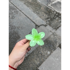 Kẹp Tóc Hoa Sứ 8cm Dành Cho Bạn Gái Thích Hợp Đễ Đi Biển Tặng Quà