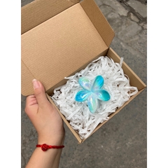 Kẹp Tóc Hoa Sứ 8cm Dành Cho Bạn Gái Thích Hợp Đễ Đi Biển Tặng Quà