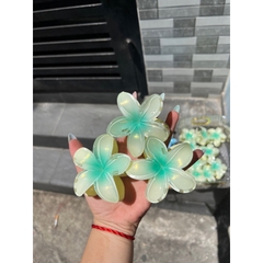 Kẹp Tóc Hoa Sứ 8cm Dành Cho Bạn Gái Thích Hợp Đễ Đi Biển Tặng Quà