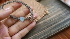 Vòng tay tóc đen mix viên chủ Aquamarien và Charm bạc thái