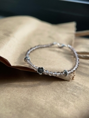 Vòng tay thạch anh khói mix charm bạc