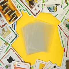 100 cái Bọc bài 6.5 x 9.0 cm giúp bảo vệ thẻ bài Conan, Cuộc Đua Sao Chổi, Thông Thỏ đa dạng - Board Game VN
