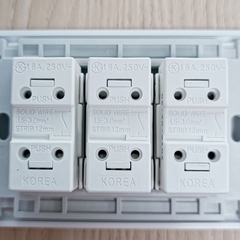 Công Tắc Điện Âm Tường 3 Nút Nhấn Hàn Quốc Dosel DLW2108