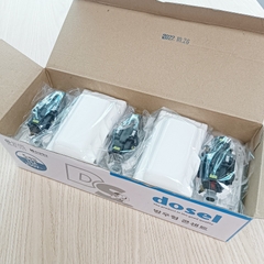 Ổ Cắm Điện Chống Nước Nắp Dọc Hàn Quốc Dosel DC2214 (Hộp 5 Cái)
