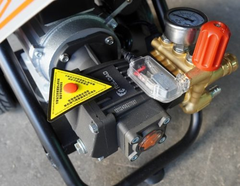 Máy Rửa Xe Cao Áp Mini 1.8Kw Reload MF1110