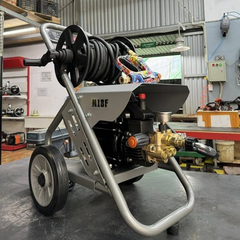 Máy Rửa Xe Mini Gia Đình 1.6Kw Reload M18F (Rulo Cuộn)