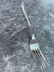 NĨA 4 ĐẦU ĐUÔI HOA