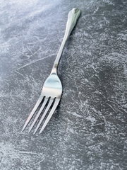 NĨA 4 ĐẦU ĐUÔI HOA