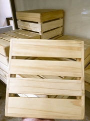 KỆ GỖ TRƯNG BÀY TRONG NHÀ HÀNG QUÁN ĂN