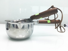 NỒI ĐỰNG SỐT TRƯNG BÀY CÁN GỖ