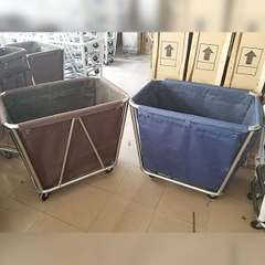 XE ĐẨY THU GOM ĐỒ CHĂN GỐI TRONG KHÁCH SẠN