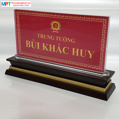 Biển chức danh mica đế gỗ 3 cấp kích thước 12x24cm - Bảng tên chức danh