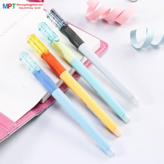 Bút gel xóa được M&G AKPB7501 có tay cầm cao su định vị và 2 đầu tẩy tiện dụng nét 0.5mm