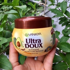 Kem ủ tóc Garnier Ultra Doux chiết xuất trái bơ và hoa quả 300ml