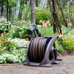 Bộ cuộn ống tưới cây 20m tough brown Takagi R220TBR – Giải pháp tưới tiện lợi, bền bỉ chuẩn Nhật