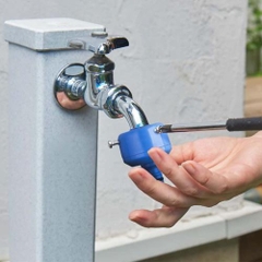 Cút nối vòi có vít Takagi Q043FJVQ01 – Kết nối chắc chắn, khônglo rò rỉ