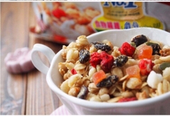 Ngũ cốc ăn sáng Calbee hoa quả Nhật 750g
