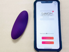 Lưỡi liếm âm đạo Svakom Edeny Echo Neo siêu mềm điều khiển qua app, có quần lót