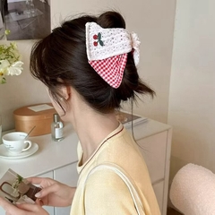 Kẹp Tóc Nhựa Cung Xoắn Vải Cherry Caro Đỏ 17926