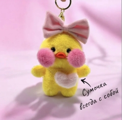 Móc Khóa Vịt Má Hồng Mỏ Cam Tai Nơ Đeo Túi Trái Tim 15544