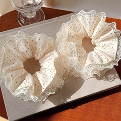 Cột Tóc Scrunchies 4 Lớp Vải Trắng Hoạt Tiết Chấm Bi Đen 16256