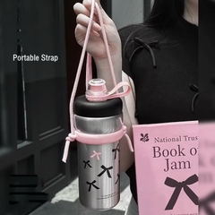 Bình Nước Giữ Nhiệt XCRJ 700ml Vỏ Inox Nắp Nhựa Kèm Quai Đeo Dài 16442