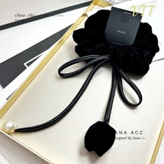 Cột Tóc Vải Nhung Dây Hoa Tulip Đính Ngọc 16701