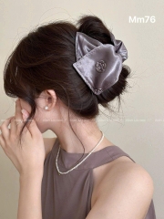 Kẹp Tóc Nhựa Cung Xoắn Vải Voan Bóng In Hoa Trà 16551