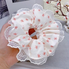 Cột Tóc Scrunchies 4 Lớp Vải Trắng Hoạt Tiết Đỏ Phối Ren 16155