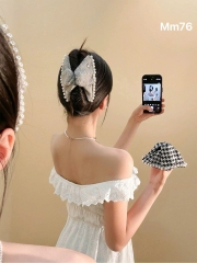 Kẹp Tóc Nhựa Cung Xoắn Vải Dạ Believe In Your Self Viền Ngọc Trai 16552