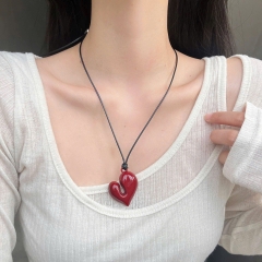 Vòng Cổ Dây Da Mặt Trái Tim Nhựa Cá Tính 15704