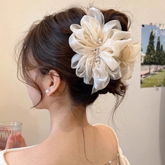 Kẹp Tóc Nhựa Hình Cung Voan Bóng Nhún 3 Tim Đá 16129