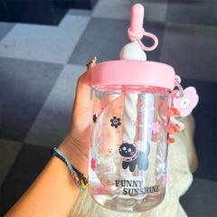 Bình Nước Nhựa Trong Suốt Nắp Tim Hoạt Hình Chia Vạch 800ml 16214