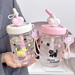 Bình Nước Nhựa Trong Suốt Nắp Tim Hoạt Hình Chia Vạch 800ml 16214