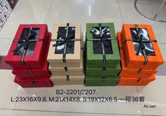 Hộp Quà B2-2201/2207 Chữ Nhật Mặt Kính 5777 - 23*16*10Cm 16814