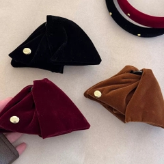 Kẹp Tóc Nhựa Cung Vải Nhung Trơn Đính Charm Xoắn 16431