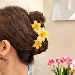 Kẹp Tóc Nhựa Hoa Sứ 3 Hoa Thời Trang 12798