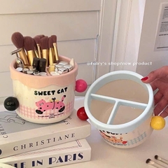 Ống Kệ Đựng Bút 3 Ngăn Tròn Cute Puppy, Sweet Cat 16653