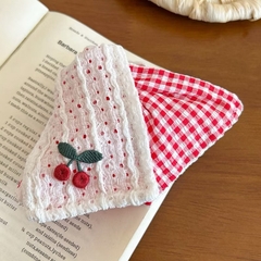 Kẹp Tóc Nhựa Cung Xoắn Vải Cherry Caro Đỏ 17926